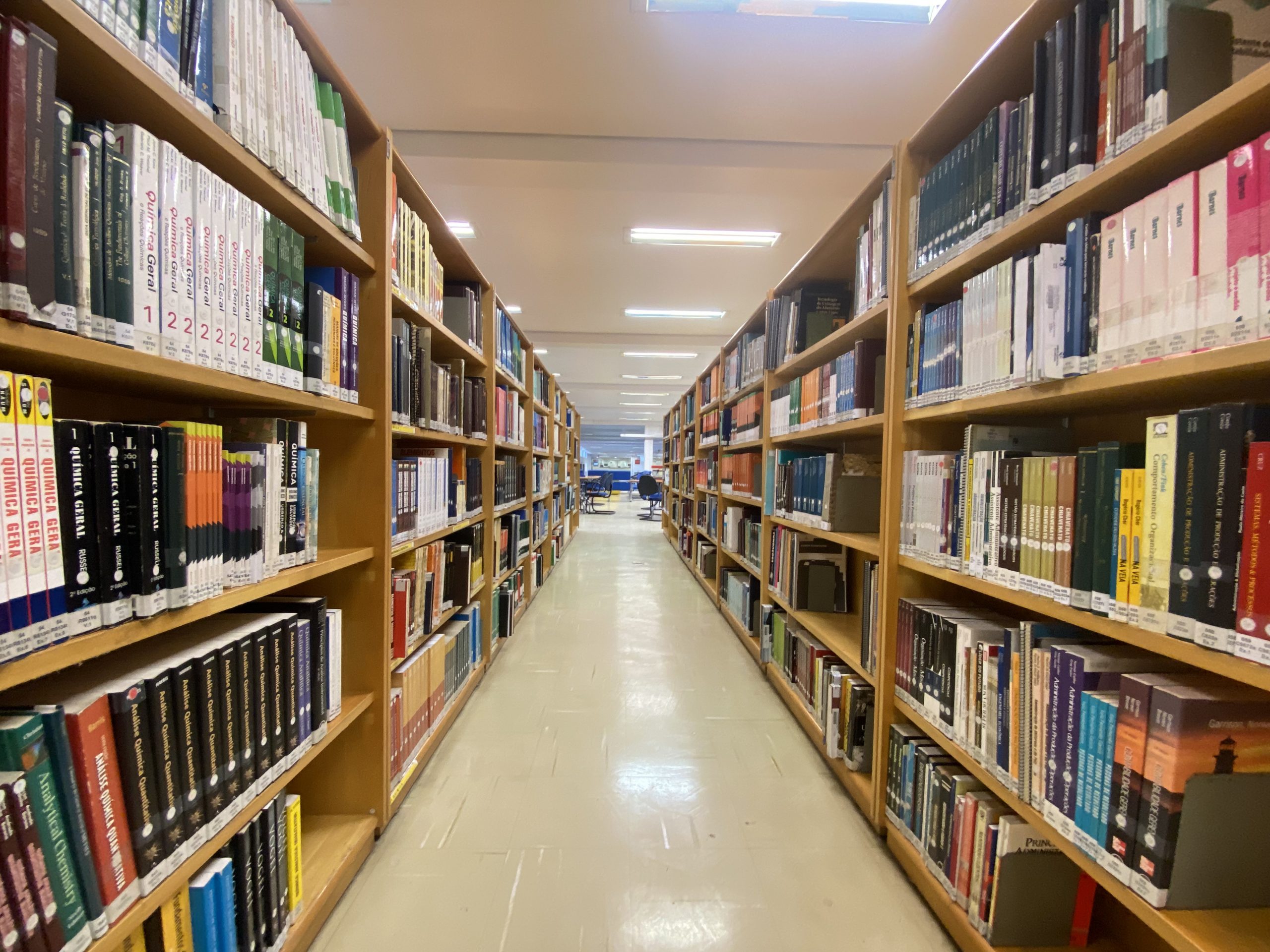 Em Sergipe, existem várias bibliotecas que você pode visitar. Aqui estão algumas delas: